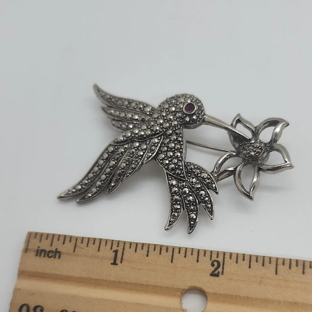 Vintage Avon‎ silver tone hummingbird bird purple eye w/ flower brooch pin